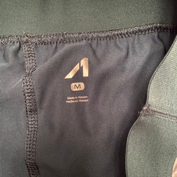 Womens running shorts size Medium - Picture 3 of 3